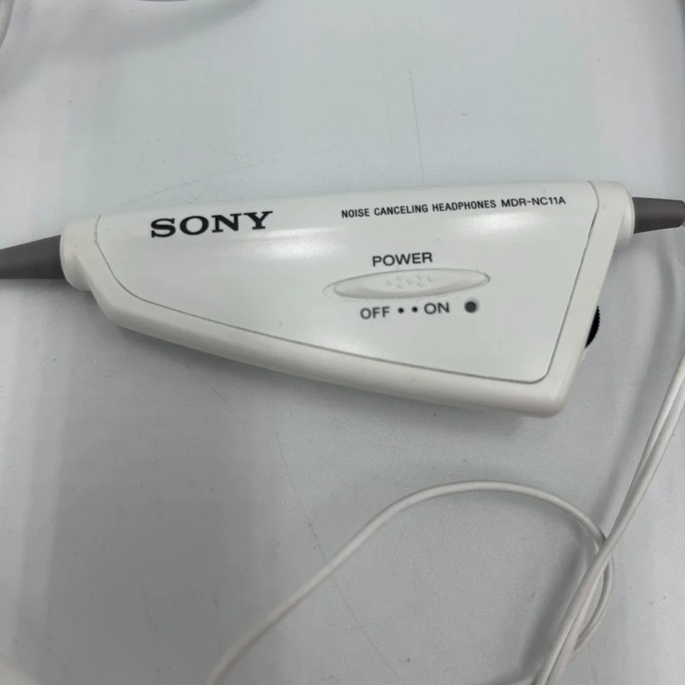 Sony‎ MDR-NC11A Noise Canceling Headphones w/ Original Bag & All Earbuds Tested